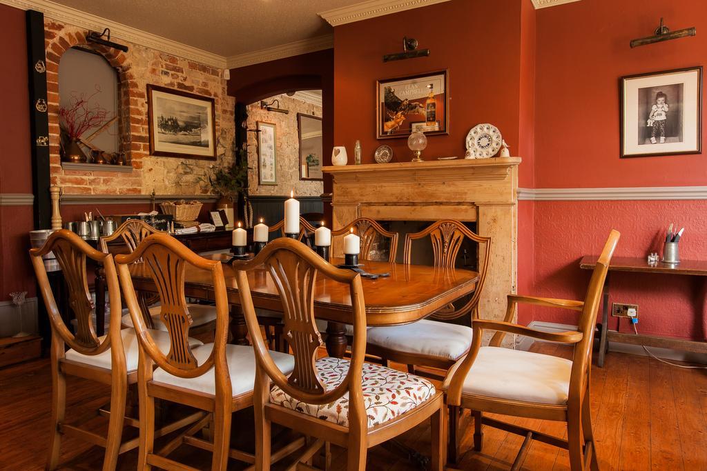 Hôtel The Three Horseshoes à Alton  Extérieur photo